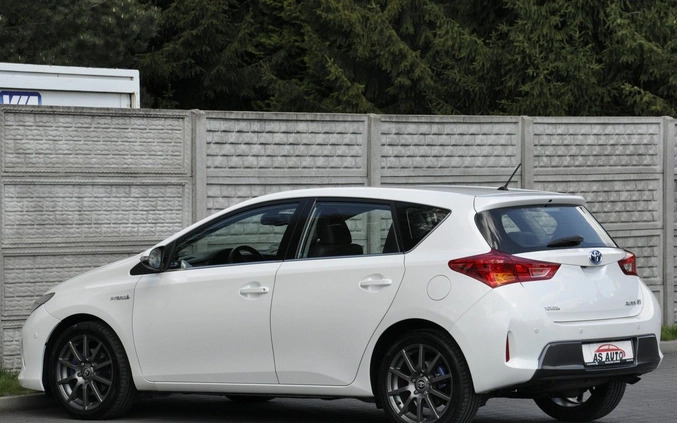 Toyota Auris cena 54900 przebieg: 102000, rok produkcji 2014 z Szczuczyn małe 781